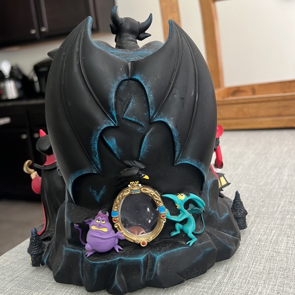 Disney villains snow globe (no sound box) included doesn’t make sound - Picture 2 of 4